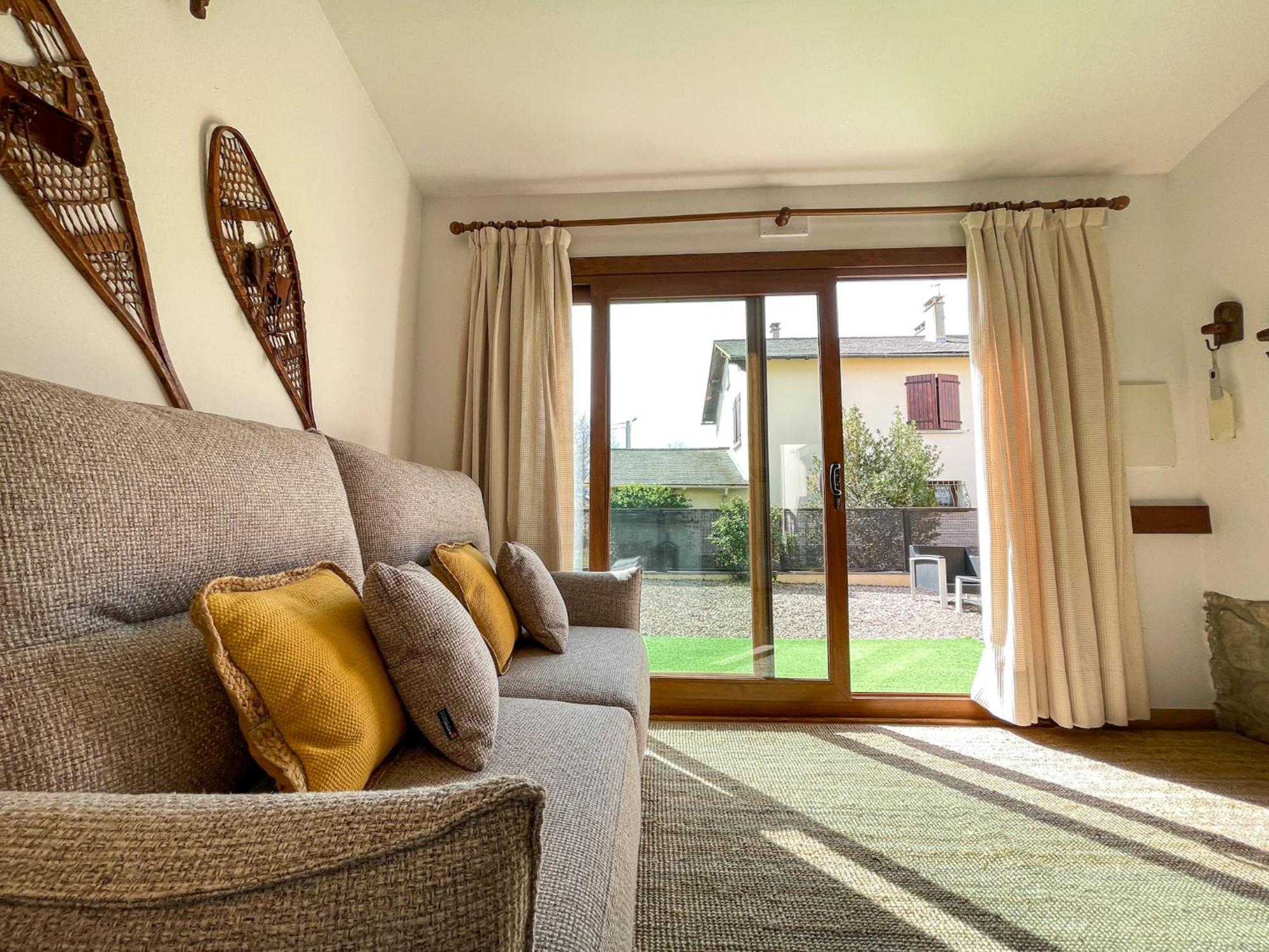 Bonita casa. Gran jardín. Con wifi. Villa Bourg-Madame Bagian luar foto